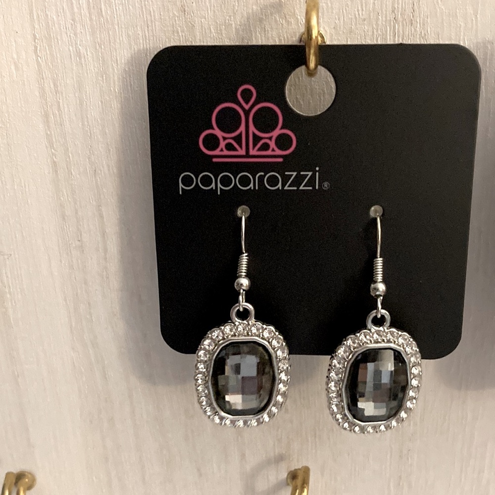 Paparazzi Earrings 2 pairs - Picture 2 of 3